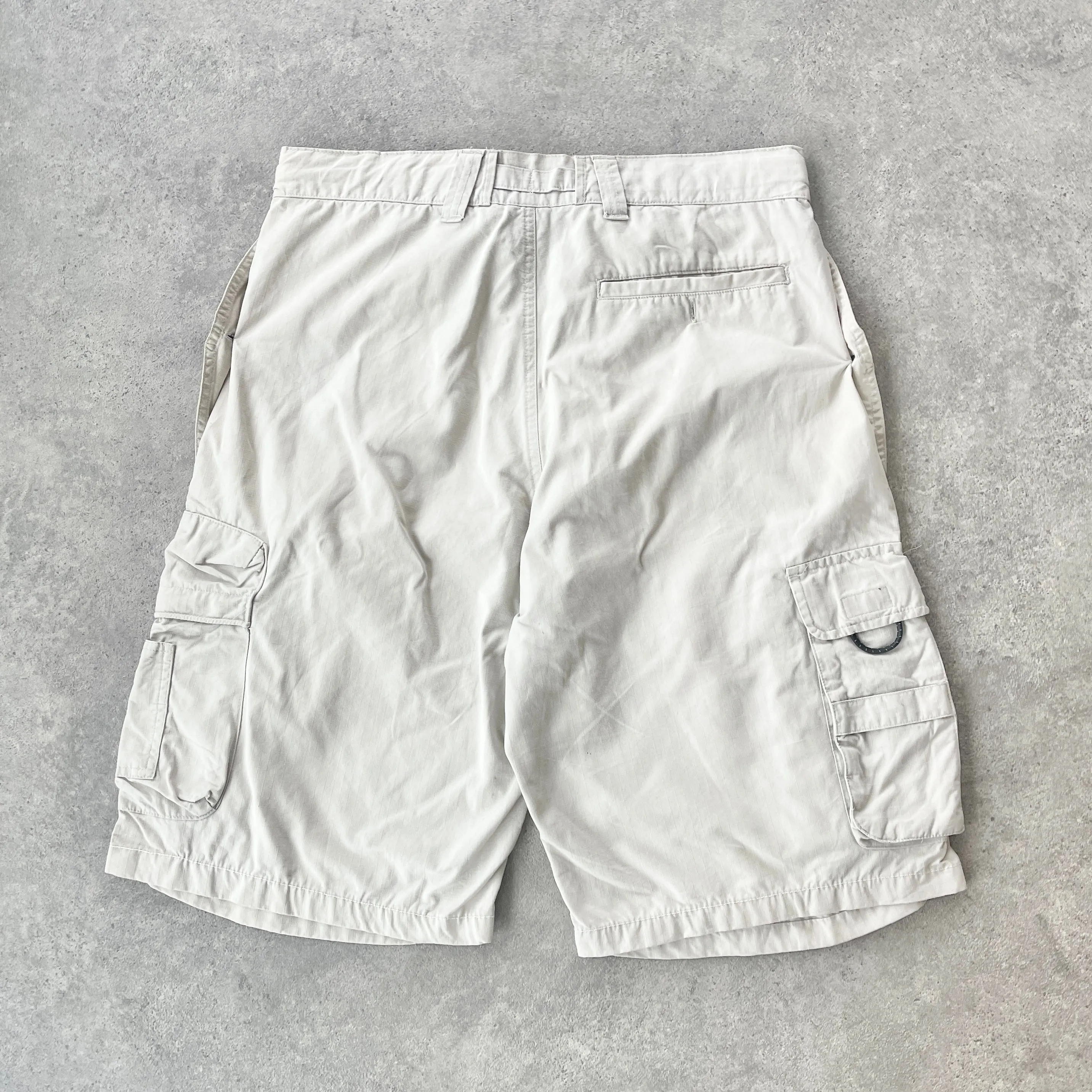 Nike ACG 2000s technical cargo shorts (L)