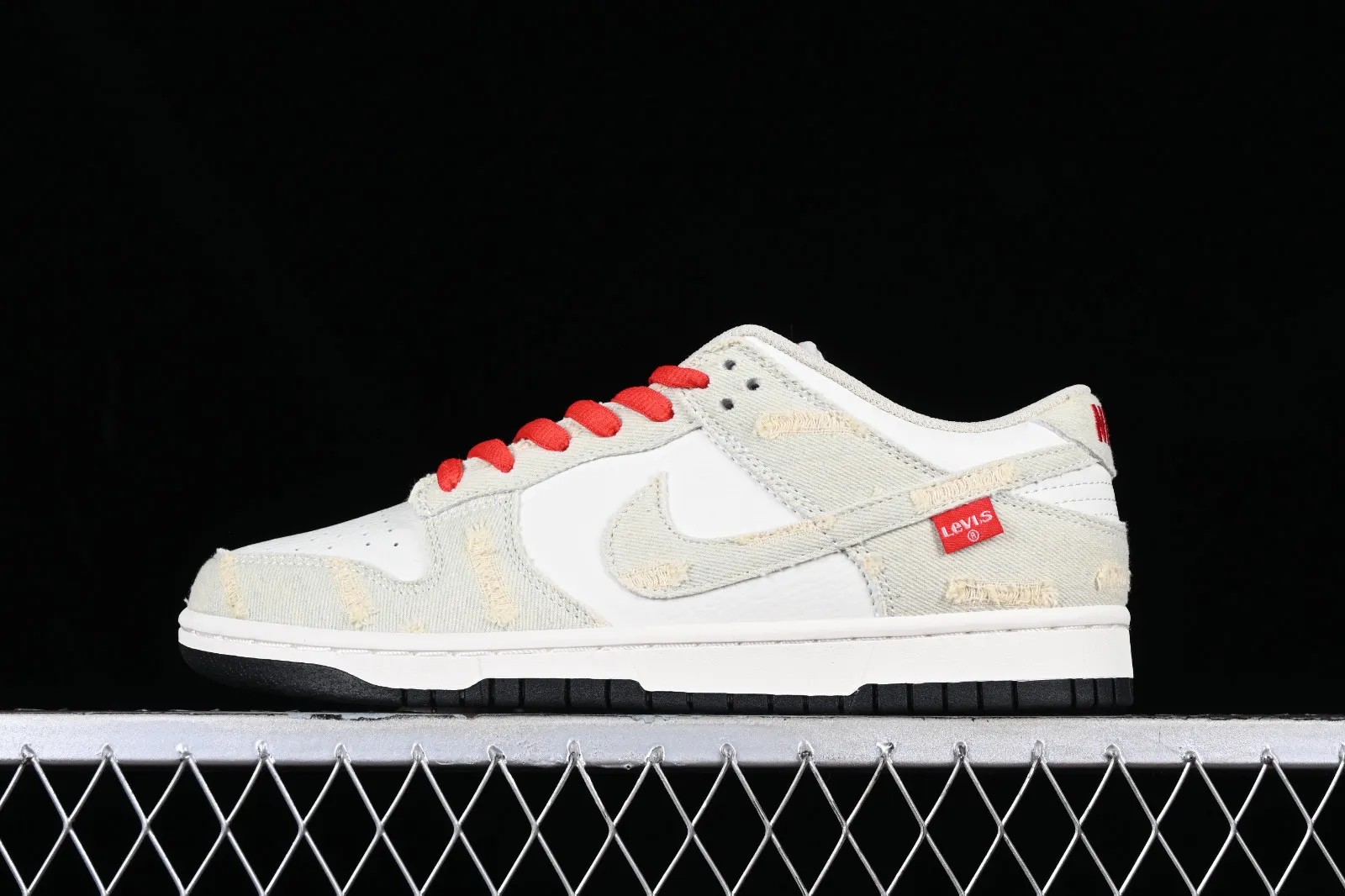 Nike SB Dunk Low Levis Denim Beige Red Black LE0021-003