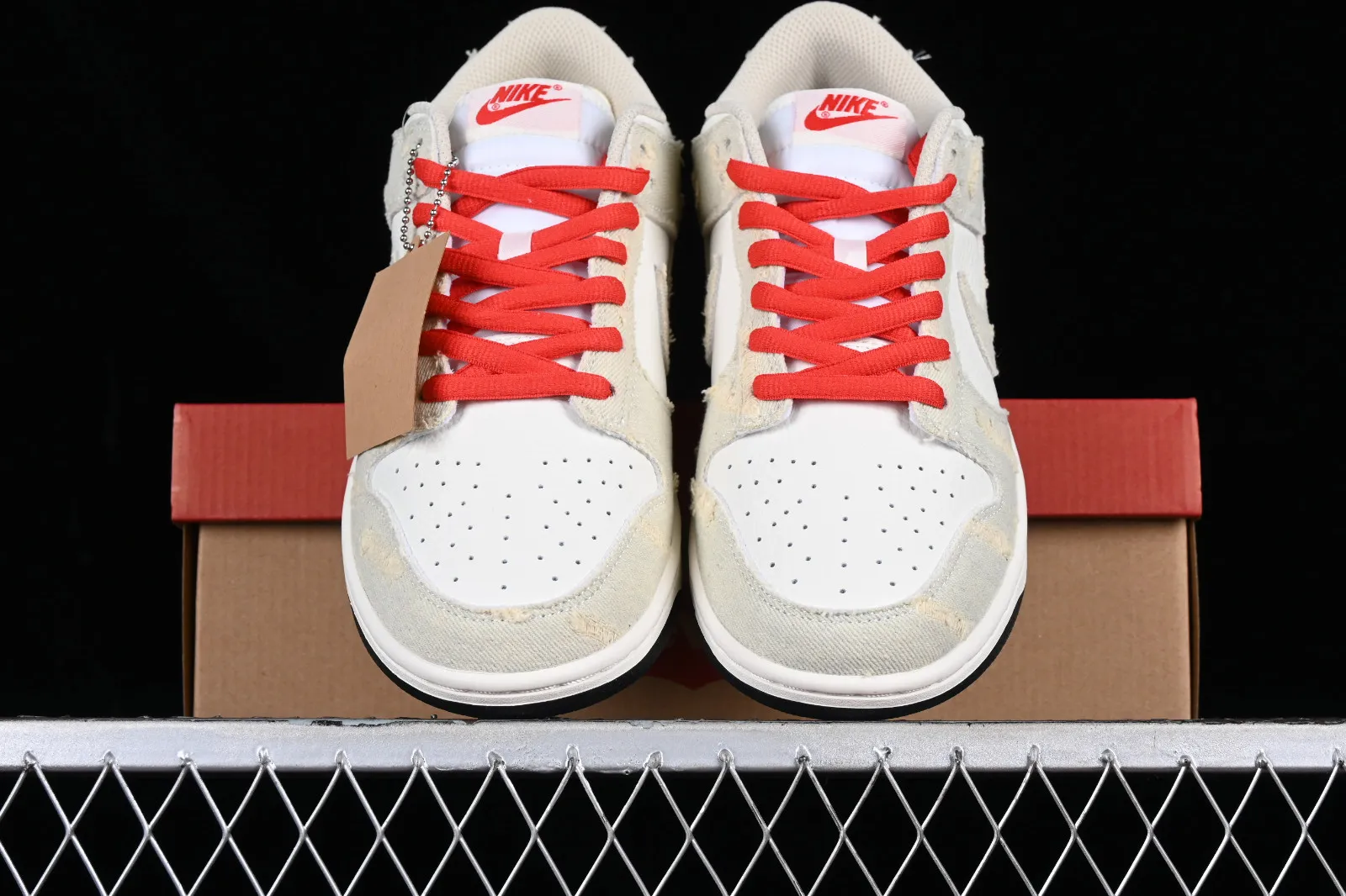 Nike SB Dunk Low Levis Denim Beige Red Black LE0021-003