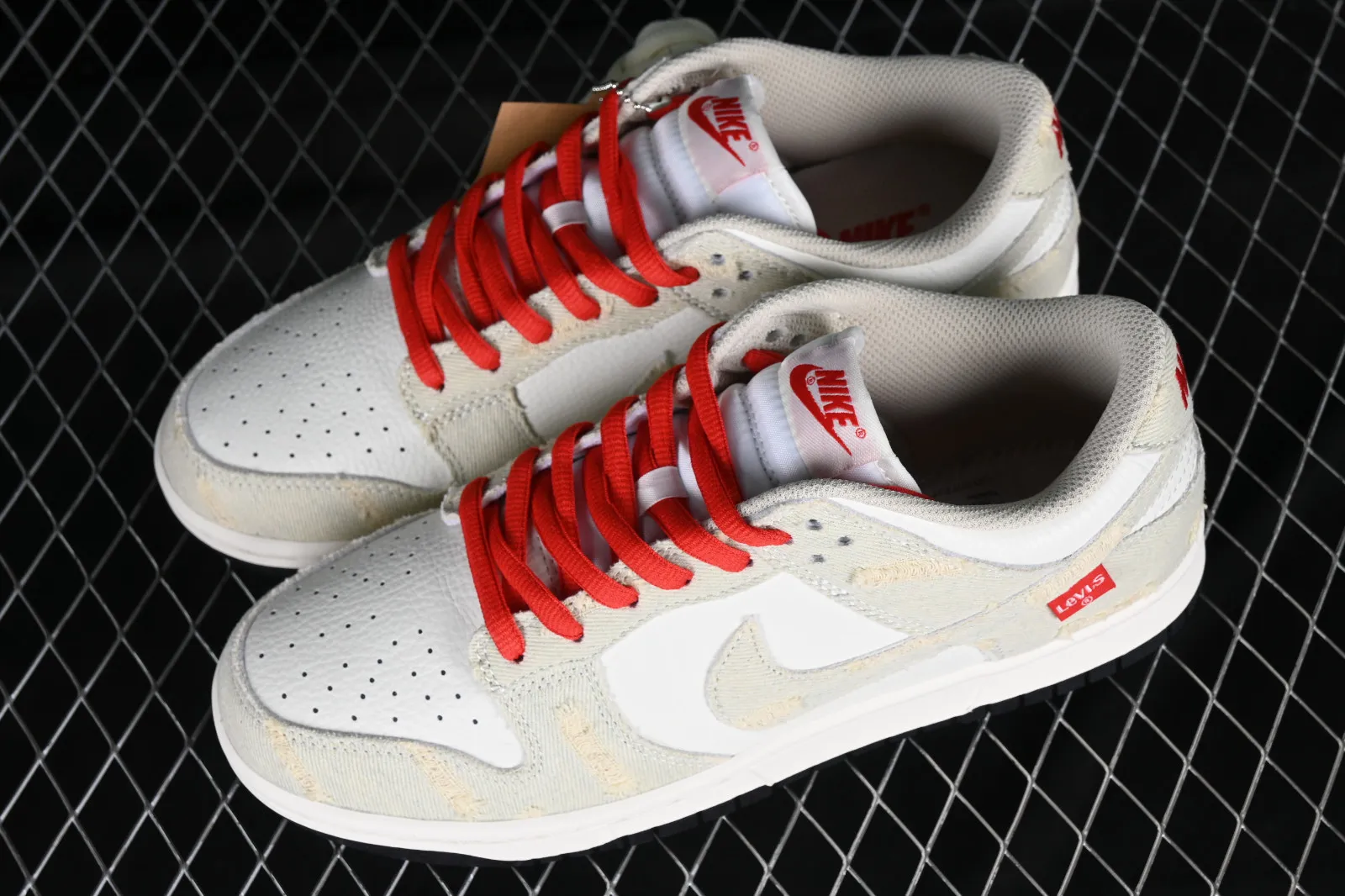 Nike SB Dunk Low Levis Denim Beige Red Black LE0021-003