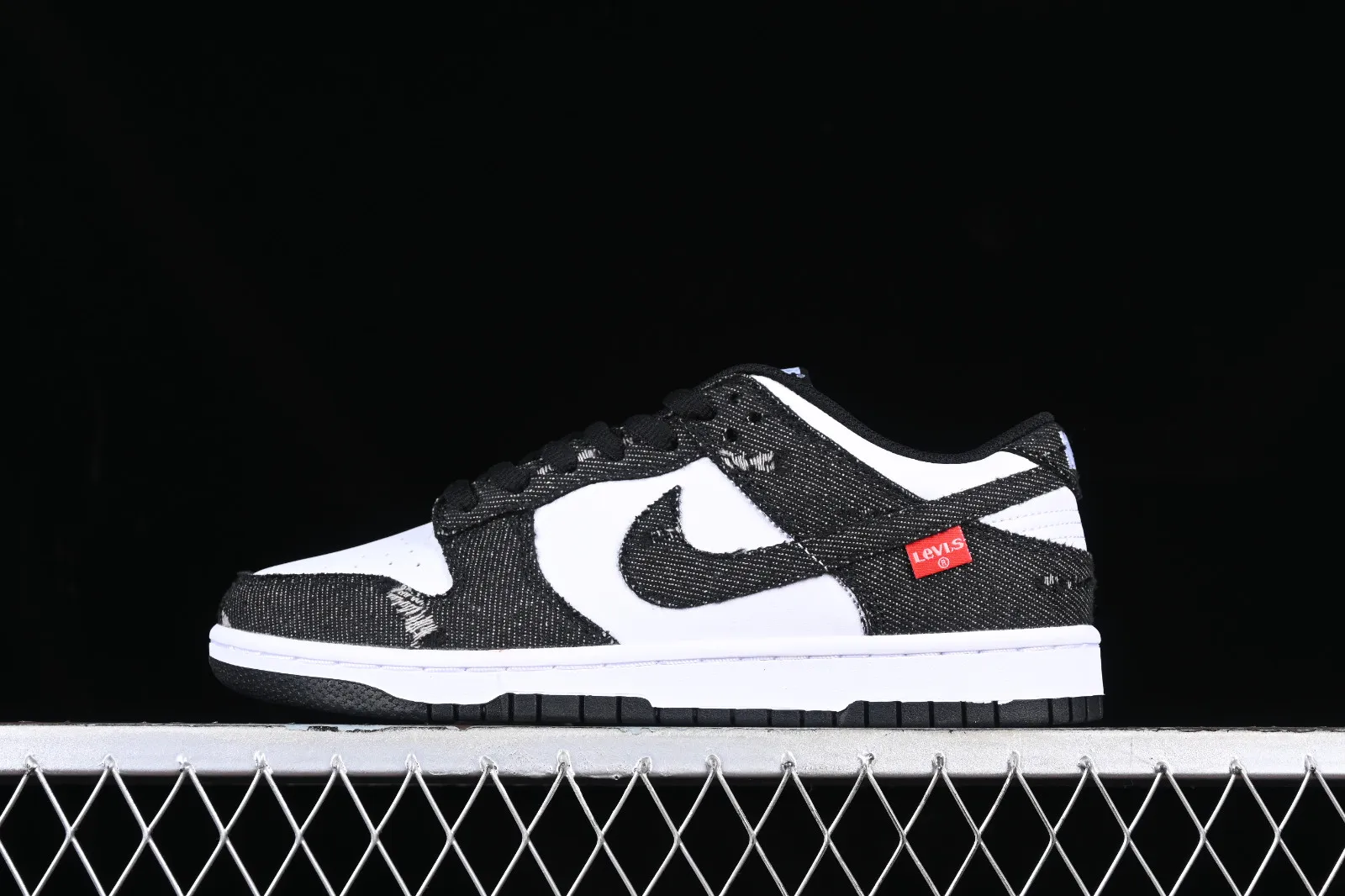 Nike SB Dunk Low Levis Denim Black White Red LE0021-006