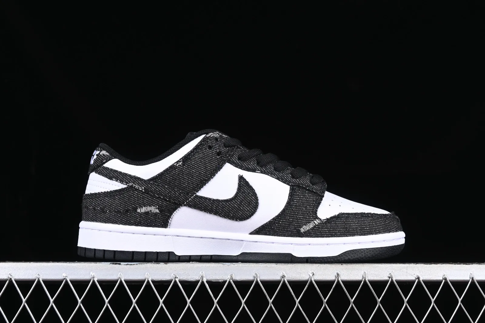 Nike SB Dunk Low Levis Denim Black White Red LE0021-006