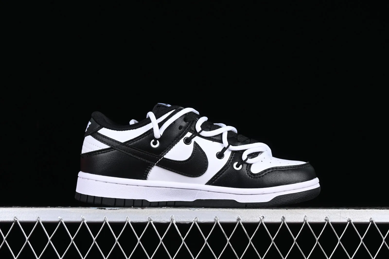 Nike SB Dunk Low Retro White Black DD1391-100