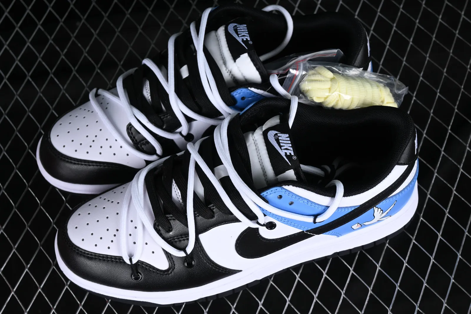 Nike SB Dunk Low Retro White Black University Blue DD1391-100