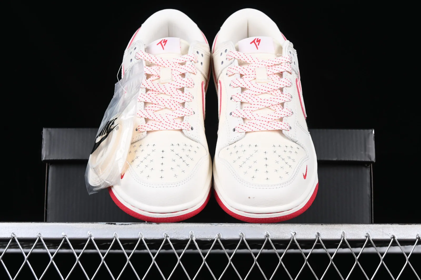 Nike SB Dunk Low TS Off White Red FC1688-110