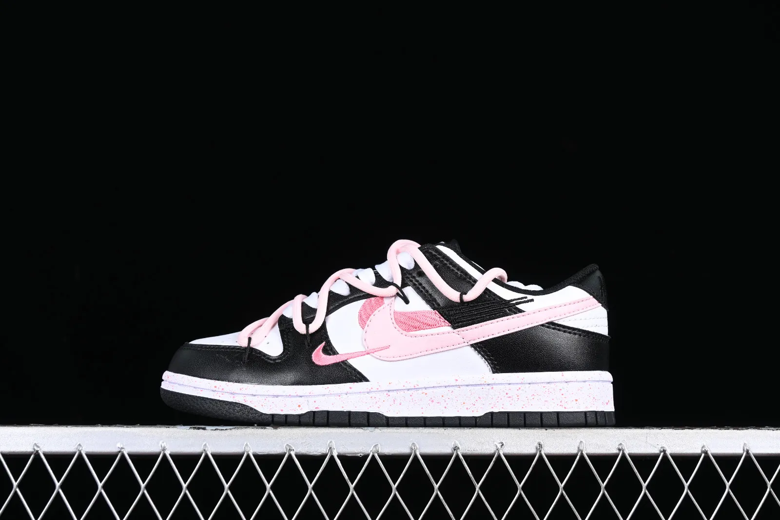 Nike SB Dunk Low White Black Light Pink FD4623-131