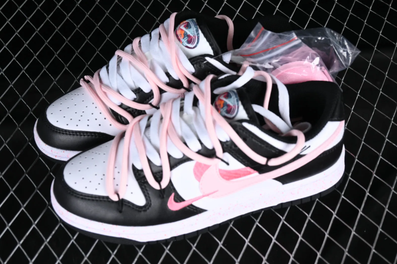 Nike SB Dunk Low White Black Light Pink FD4623-131