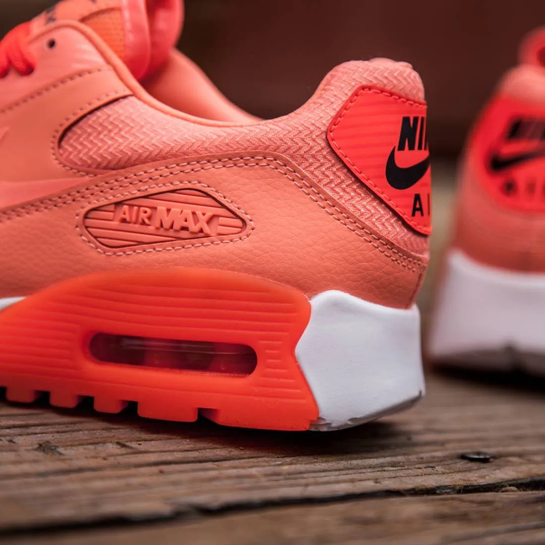 Nike Women Air Max 90 Ultra Essential (atomic pink/total crimson/dark grey/atomic pink)